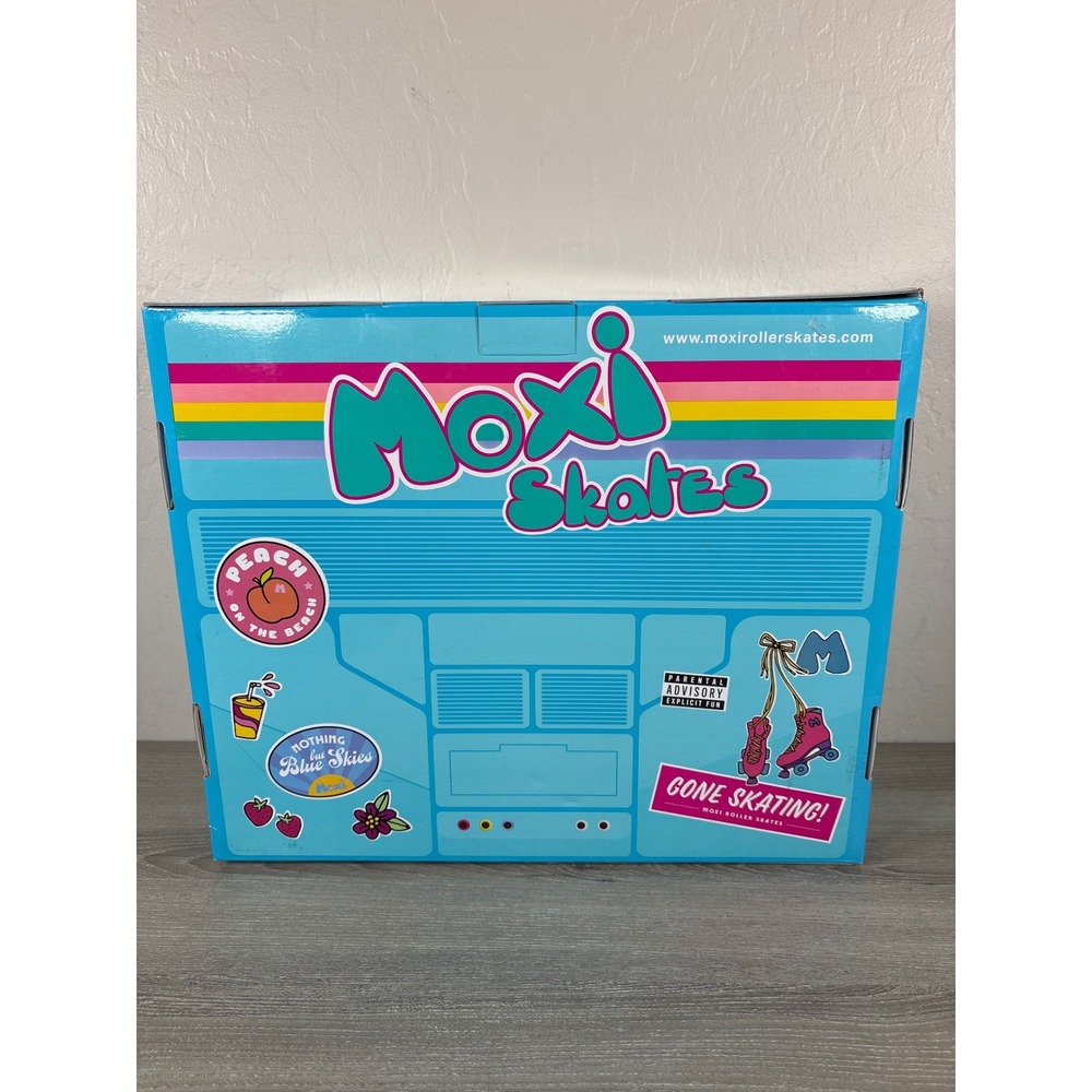 Moxi Skates Beach Bunny Blue Sky Roller Skates Women Size 7 New in Box - Picture 2 of 5